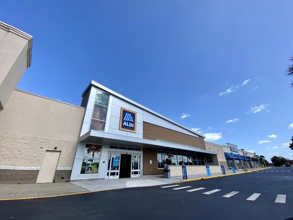 Sabal Pointe Plaza: 780 E Merritt Island Cswy, Merritt Island, FL 32952